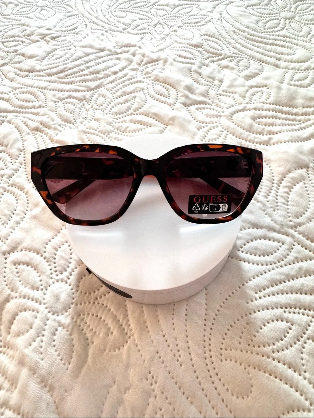 GUESS Women's Tortoiseshell Cat Eye Sunglasses - Brown. New